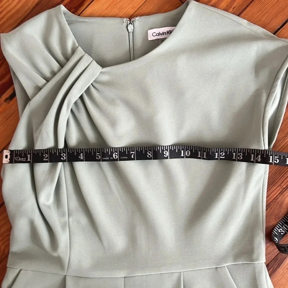 NWT Calvin Klein Sage Green Jumpsuit With Gathered Shoulder Detail - Size 6 - Picture 9 of 11
